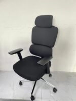 ⁦كرسي  Comfort Max  – راحة استثنائية بتقنية Molded Foam  – ظهر المونيوم – متوفر أسود ورصاصي⁩ - الصورة ⁦6⁩