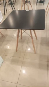 ⁦ترابيزة سفرة قرص MDF بطبقة ميلامين بأرجل خشب زان وشاسيه حديد  (ابيض -اسود )⁩ - الصورة ⁦7⁩