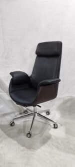 ⁦كرسي مكتب جلد مستورد مريح للظهر والرقبة⁩ - الصورة ⁦3⁩