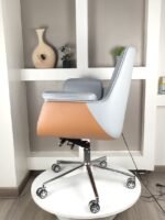 ⁦كرسي مدير جلد فاخر بذراعين مريح – تصميم مودرن أنيق للمكاتب التنفيذية⁩ - الصورة ⁦2⁩