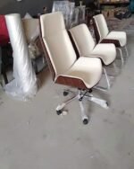 ⁦كرسي مكتب جلد مستورد مريح للظهر والرقبة⁩ - الصورة ⁦4⁩