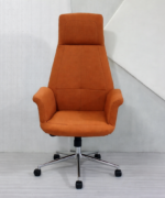 كرسي مكتب مدير جلد فخم – تصميم أنيق يضيف لمسة فخامة وراحة لمكتبك