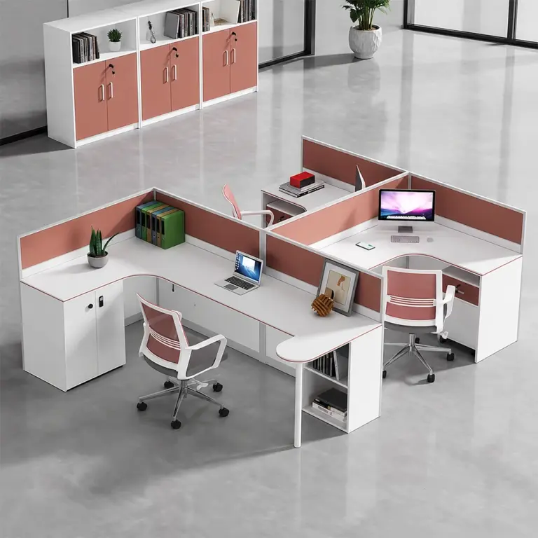 Employee-Workbenches-for-Multi-Person-Offices-Scenes-2-768x768 خلية عمل مكتبية رباعية مودرن خشب MDF إسباني أبيض في كشمير بزاوية L وحواجز خصوصية | لمسة للأثاث - الصورة 1