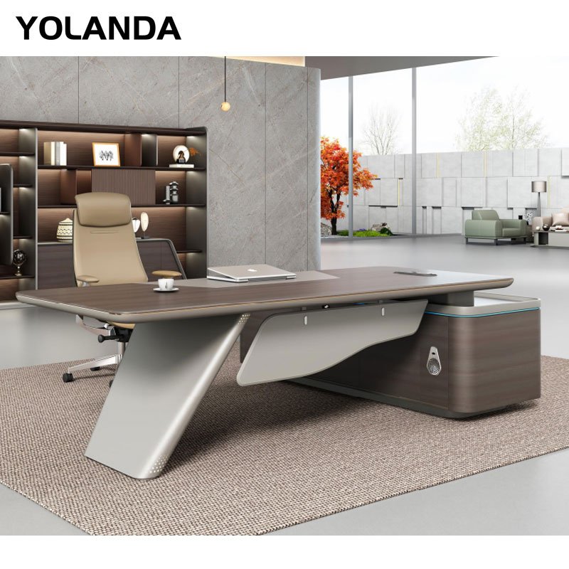 Yolanda-2025-New-Design-Modern-Manager-Executive-Desk-Office-Table-Design-Mobilier-De-Bureau مكتب مدير مودرن فخم تصميم مستقبلي خشب وفضي 240 سم | شامل سايد وترابيزة ضيافة - الصورة 1
