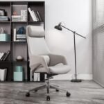كرسي مكتب إداري مودرن بتصميم عالي الراحة مع وسادة ظهر - لون رمادي فاتح (High-Back Modern Executive Office Chair - Light Gray)