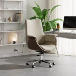 كرسي مكتب إداري فاخر بتطعيمات فورمايكا خشبية داكنة (جوزي) - جلد كريمي / بيج فاتح (Executive Office Chair - Cream Leather with Dark Walnut-Look Shell)
