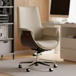 كرسي مكتب إداري فاخر بتطعيمات فورمايكا خشبية داكنة (جوزي) - جلد بيج / كريمي (Executive Office Chair - Cream Leather with Dark Walnut-Look Shell)